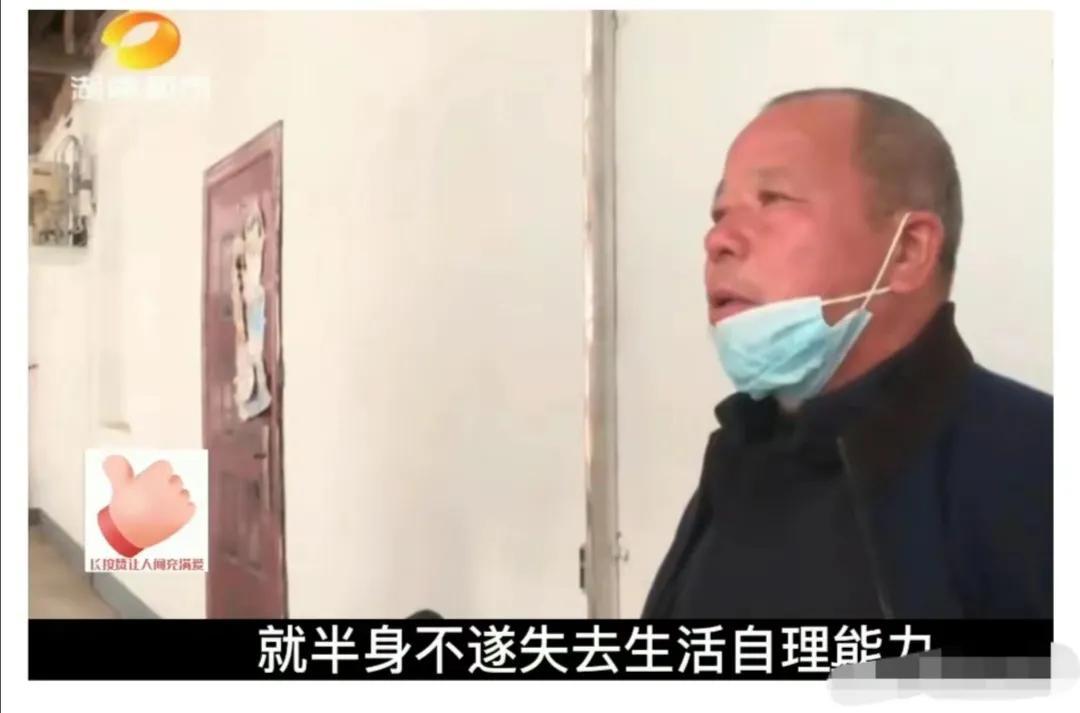 男子向前妻要钱:前妻不愿,便拿刀重伤妻儿,瘫痪后儿子不愿照顾!邻居:以前太狠了