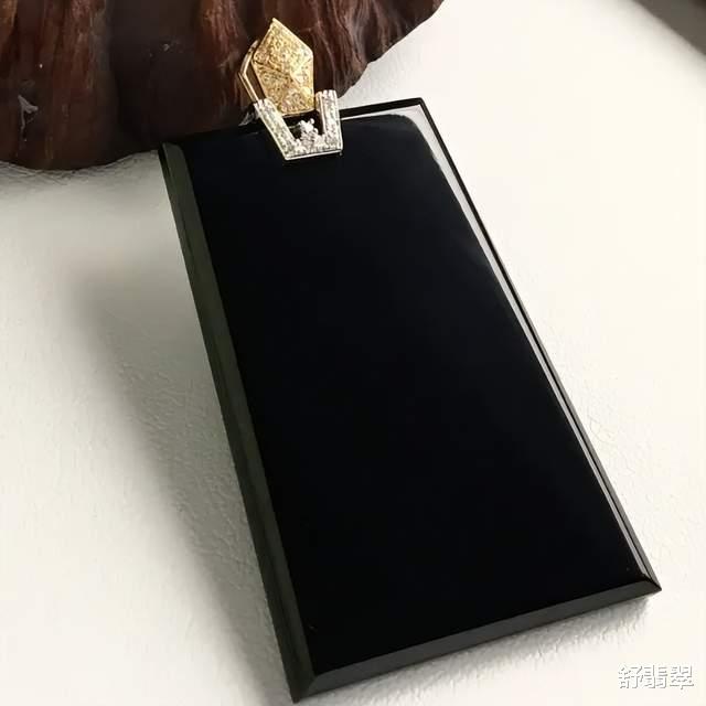 翡翠|墨翠和乌鸡种翡翠,表面看上去黑,究竟有什么不同