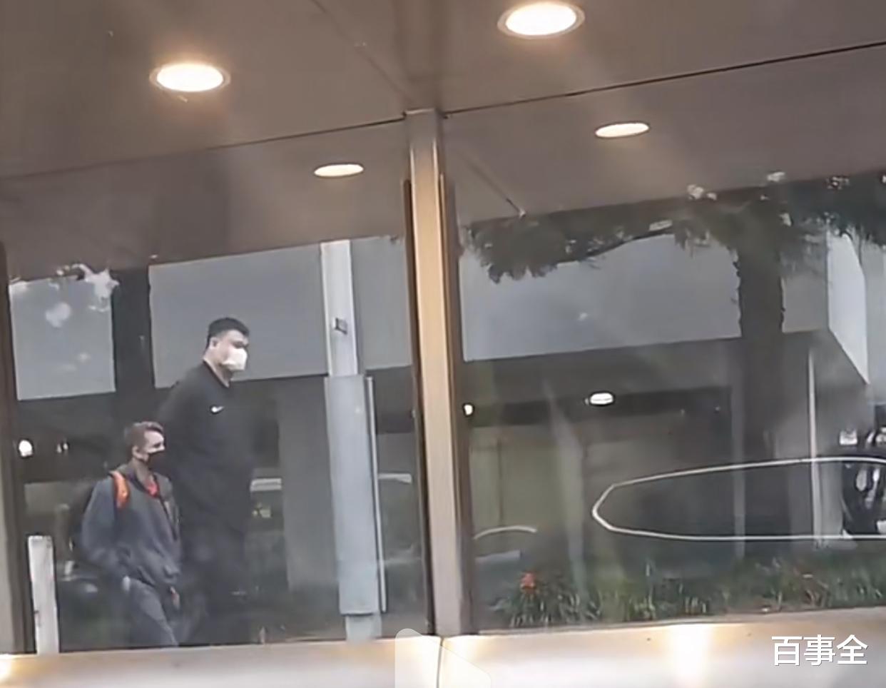 姚明|网友在悉尼偶遇姚明,身材发福体重超400斤,网曝他已移民澳洲?