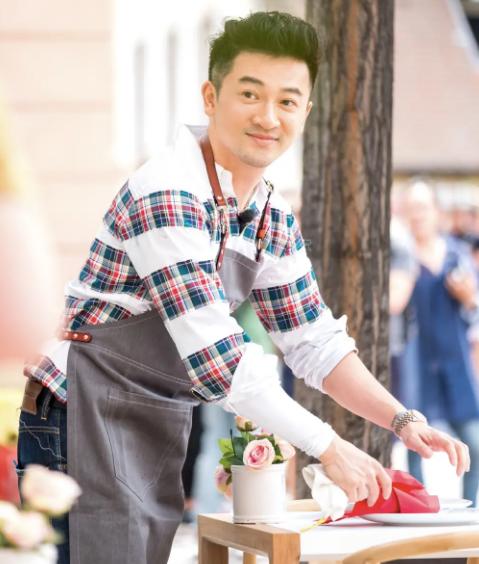 苏有朋|48岁的苏有朋面部发福疑整容,西装裤穿得全是褶,网友:像大棉裤