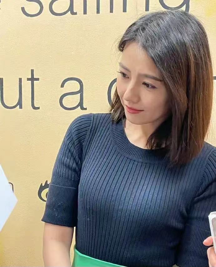 高圆圆|高圆圆王真儿现身活动，把王真儿衬托成路人，场面混乱粉丝挤红脸