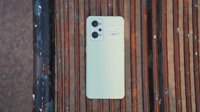 高通骁龙|对比同行，“网红”真我GT2到底香不香？上手试试就知道！