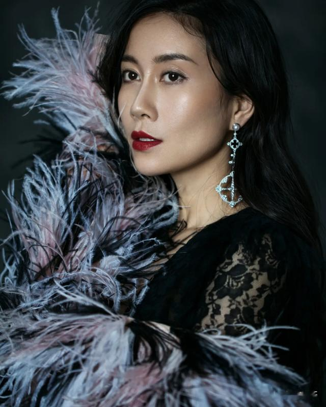 温峥嵘|演员温峥嵘:出道25年不火,嫁初恋生一子,幸福圆满