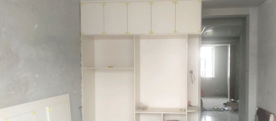 到底先刷墙还是先做柜子?老爹为此发急拿家伙事跟装修公司理论!