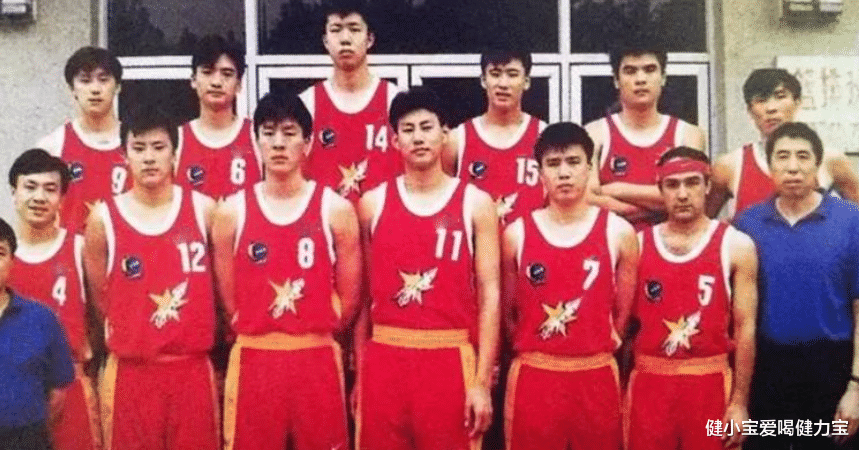 阿的江|CBA初代魔术师阿的江，踢球间隙苦练篮球，16年笔记钻研球技