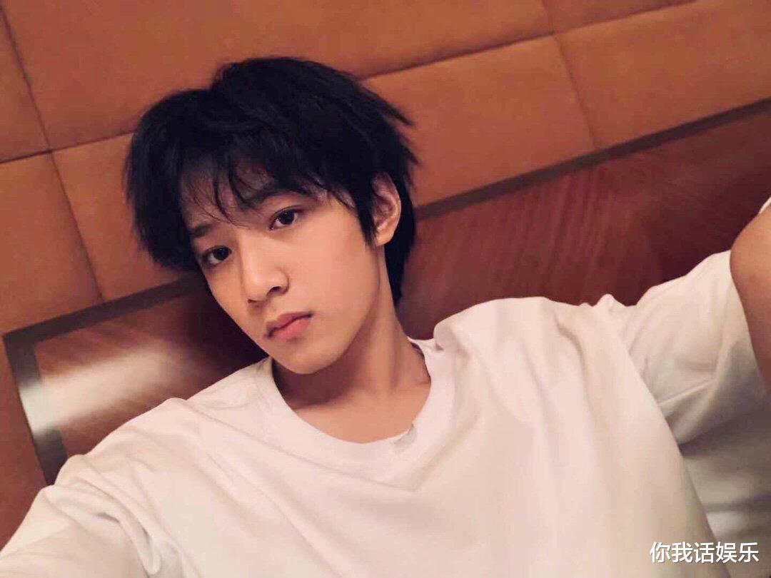 黄晓明|黄晓明发文祝福妈妈,刘耀文两句话,却带来三点启发