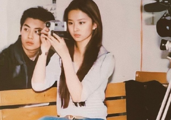 朱亚文|年轻的朱亚文好帅气，刘亦菲依旧漂亮，这俩原来是朋友？