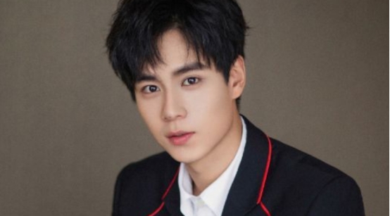 胡一天|胡一天真的是多少少女的梦想，看着这么冷峻，但是又清秀的脸庞