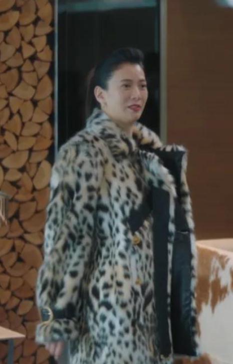 袁咏仪|袁咏仪新剧带包进组，50万爱马仕碾压全场，却被嘲造型很老态