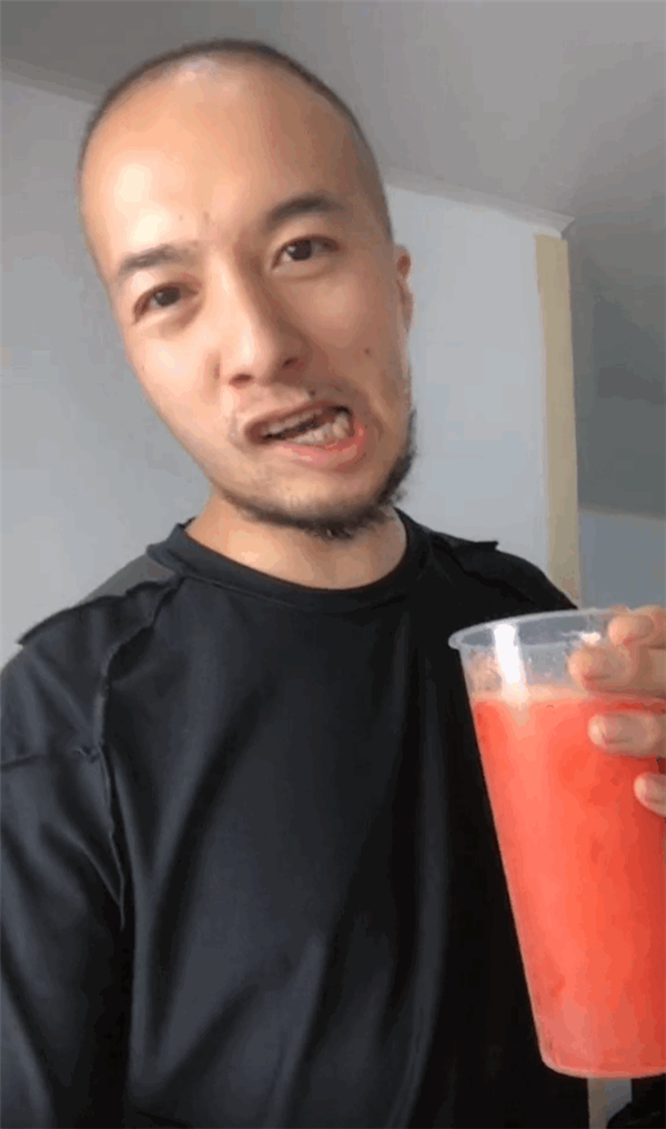 靠揭秘科技与狠活走红的辛吉飞直播带货翻车