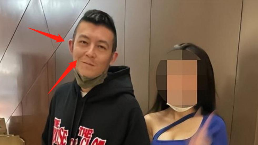 陈冠希|陈冠希与美女合照曝光！皱纹增多胡子拉碴，被调侃长得像赵本山