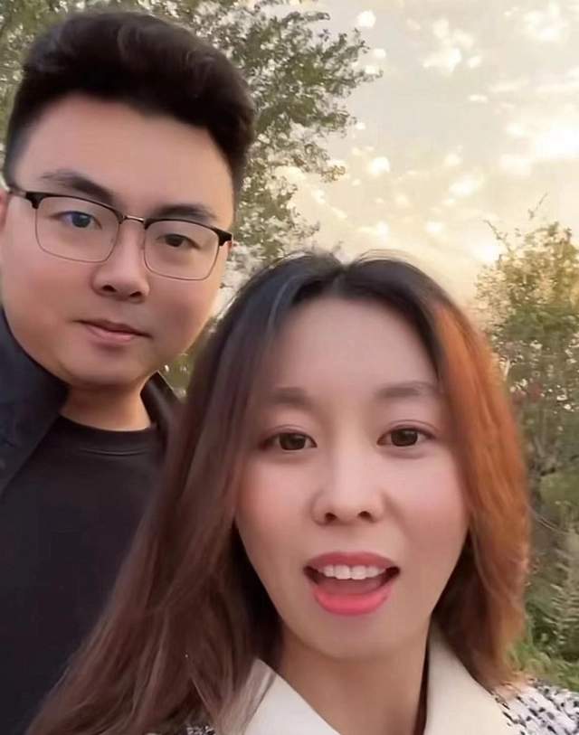 田大怼直播维护姐姐,与姐姐田静性格截然不同,明确回应言辞过激