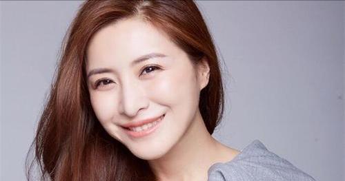 嘻哈包袱铺|和赵本山关系匪浅的王雅捷，被捧红后，为何拒其上春晚邀请？