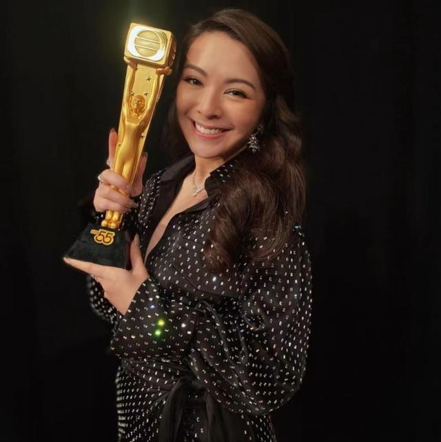 破产|笑容灿烂！王灏儿富贵男友被曝破产，心情不受影响与好友开心饭聚