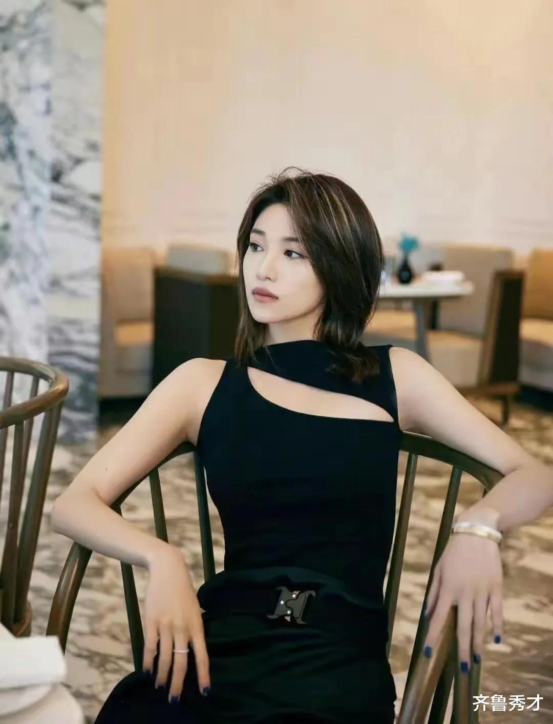 凌峰|没想到老艺人凌峰的女儿王嘉宁这么好看，是地道的青岛小嫚儿