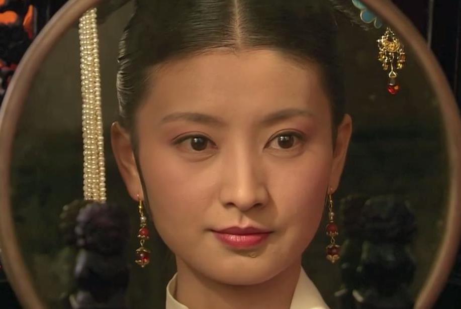 沈眉庄|甄嬛传：所有妃子正旗头，为何沈眉庄却是歪的，其中有隐情吗？