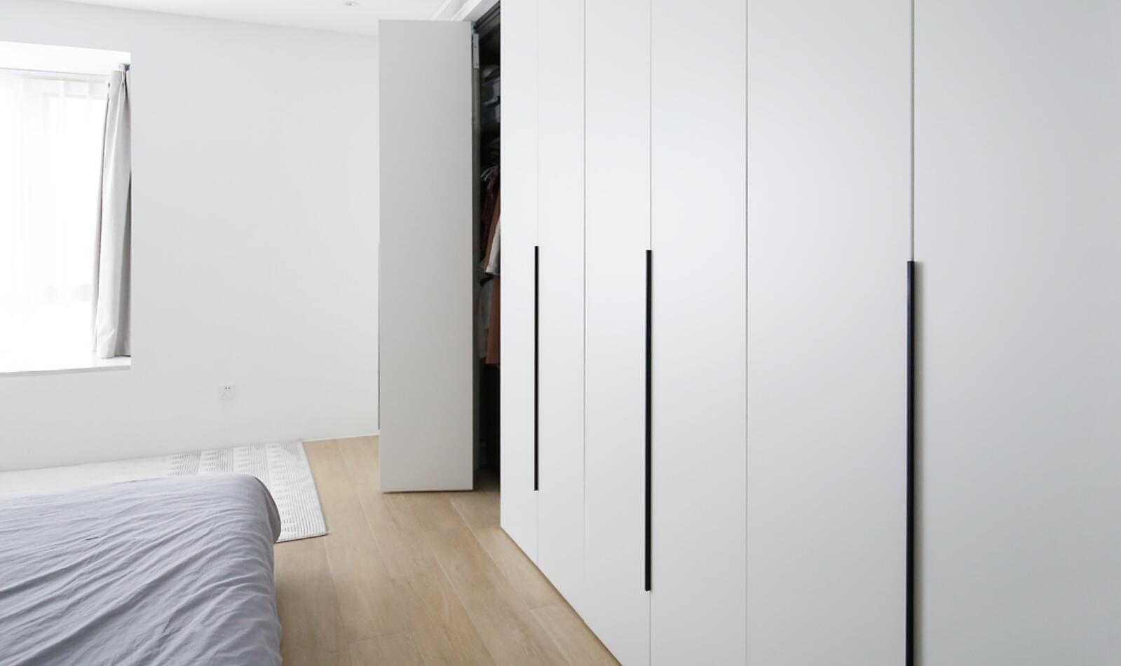 不要窗套,木门做到顶,她130㎡新家,一进门就感觉很清爽