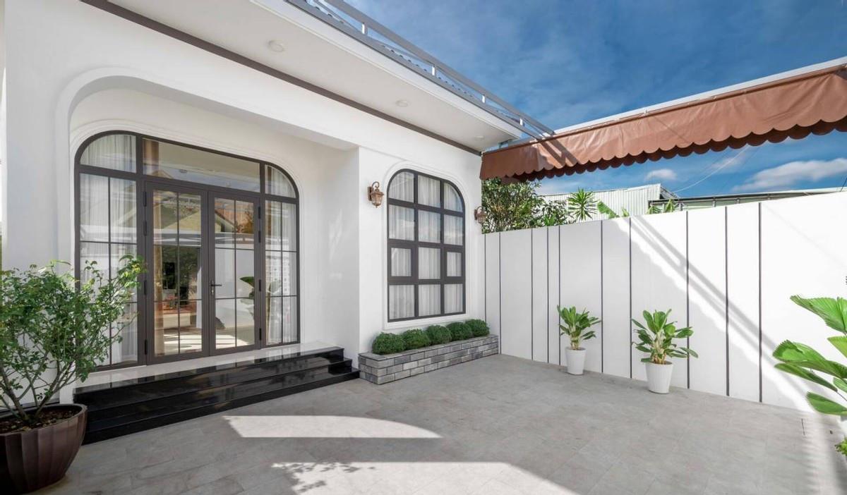 一层就够住了，屋外有院子，屋内有天井花园，老人再也不用爬楼梯