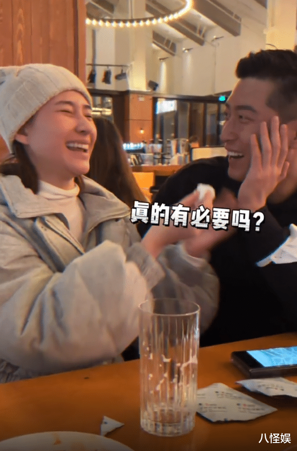 何超莲|何超莲整蛊窦骁，假装变魔术往男友嘴里塞纸团，相爱相杀日常好甜