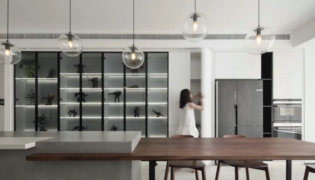 120m2纯白极简风 ：互换空间+极致通透，这个家变大不止一倍！