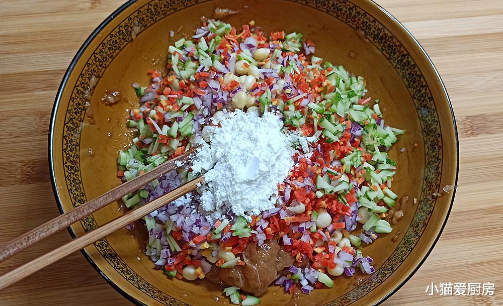 蔬菜 把新鲜的蔬菜和1块鸡胸肉做成早餐饼，营养丰富又低卡，特别好吃