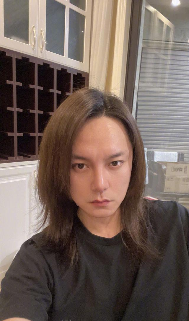 尹正 尹正减肥失败后遗症？崩溃发文求网友放过：我很丑我知道！