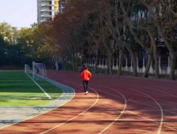 杨威13岁儿子到青春期!凌晨4点还玩手机,被爸妈罚跑12公里