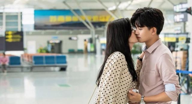 周生辰|周生辰人设完美得不真实，为什么甜剧男主从不缺市场？