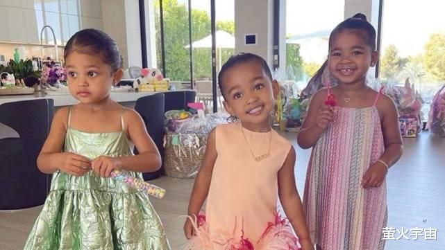 金·卡戴珊|科勒·卡戴珊穿芭比粉自拍，3岁女儿变美了，NBA前任事业遭遇危机