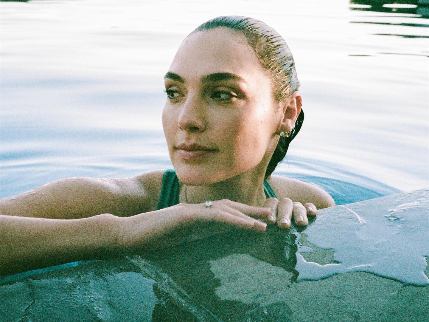 盖尔·加朵|盖尔·加朵爆出美照，生完三娃产后，身材仍火辣