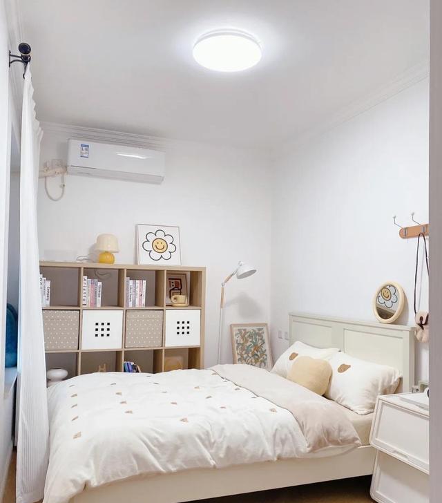 她家仅有94,虽然一点都不豪华,却处处充满了温馨,很有品味