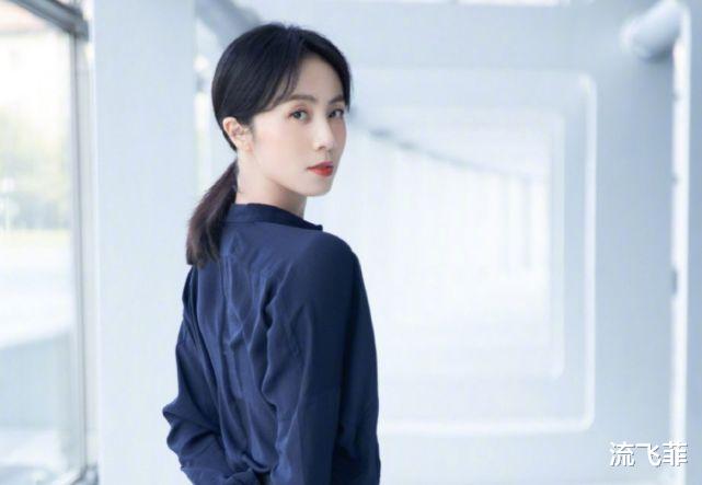 孙莉|黄磊老婆孙莉染女团发色与服装不协调翻车，网友：在跑偏的路上回不来了