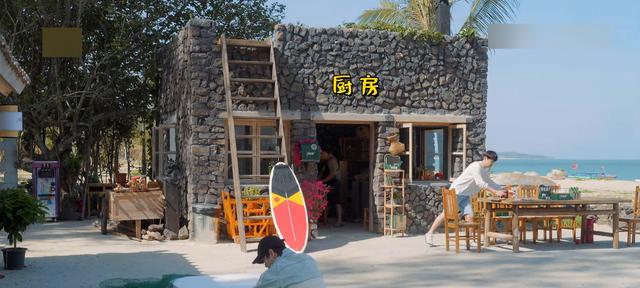 沙滩|向往的生活:面朝大海,阳光沙滩,“小破屋”终于变成海景房!