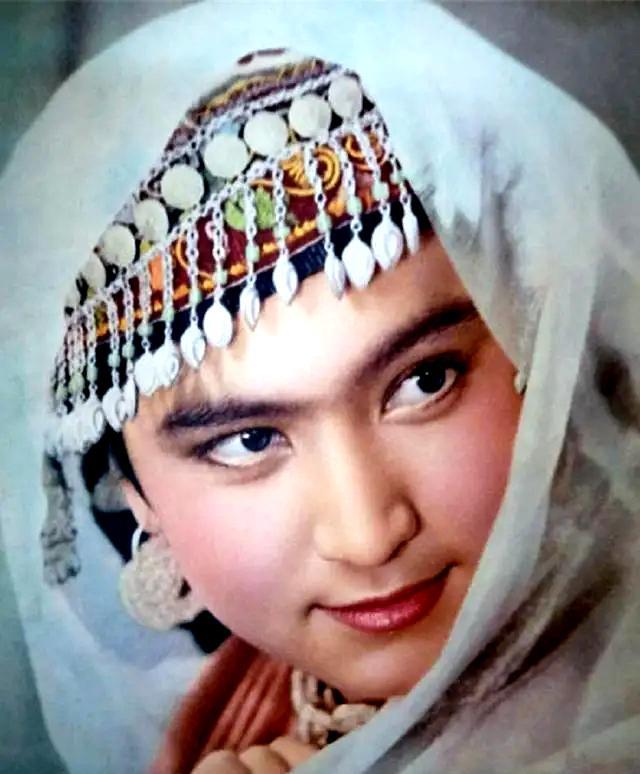 阿依夏木|“真古兰丹姆”阿依夏木最新现身，当年明星，憾未从影，47岁病退