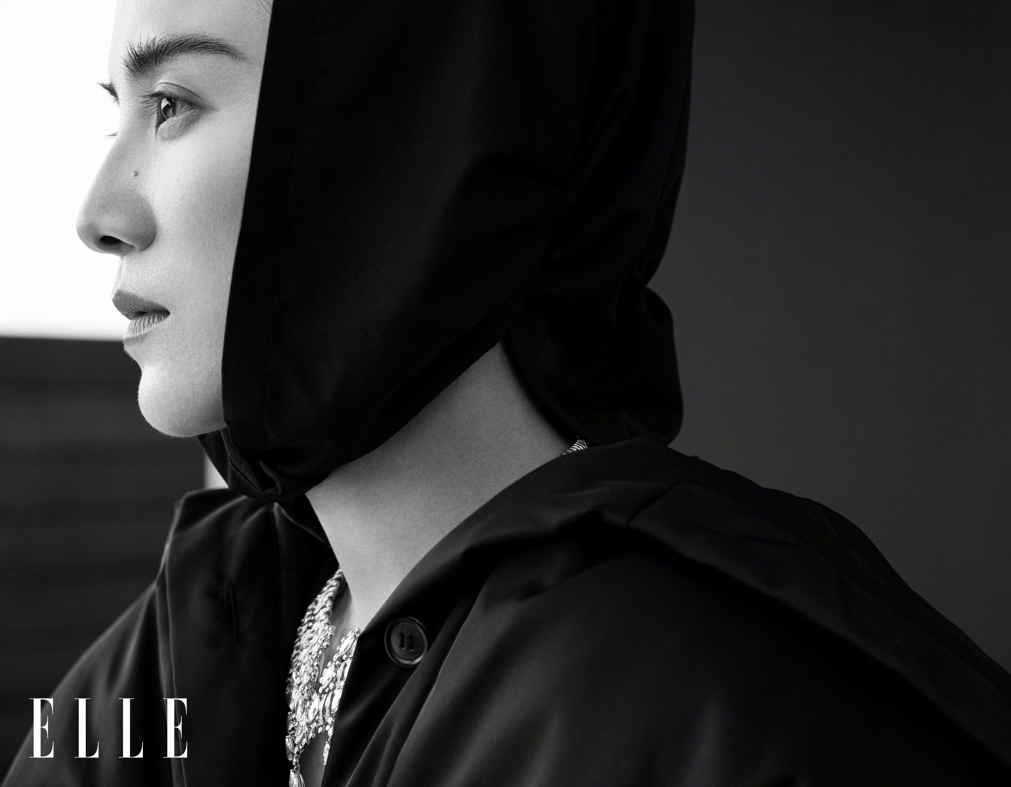 宋佳|宋佳登《ELLE》十一月刊,首次解锁五大女刊,时尚表现力非常出彩!