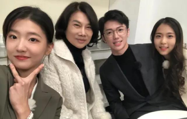 秦霄贤|2021年八位现象级网红：有人被膜拜成顶流，有人刚火就凉