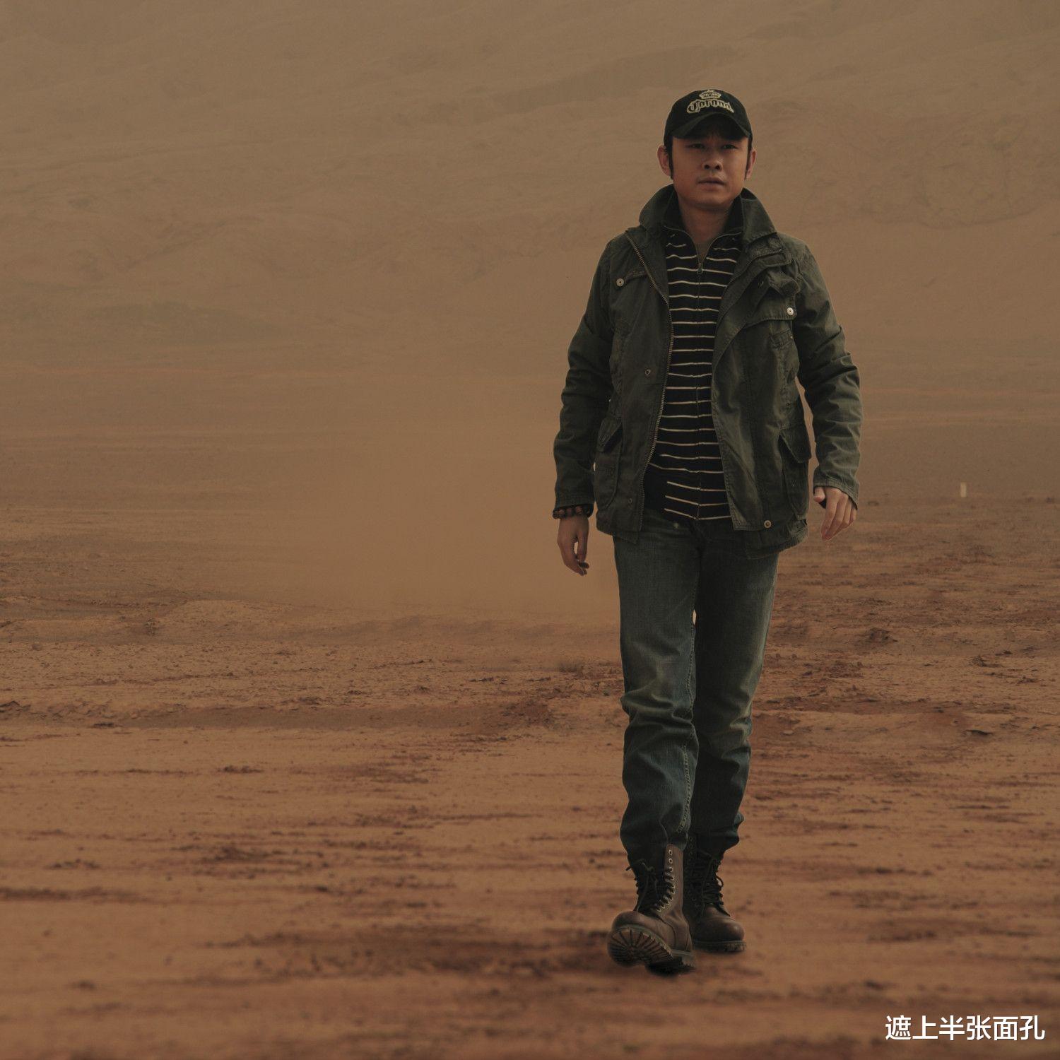 刀郎|51岁歌手刀郎现身婚庆现场,面容苍老,卖力演唱为新人送上祝福