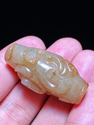 和田玉籽料|汉 熟坑 和田玉籽料沁色 螭龙纹 玉勒子