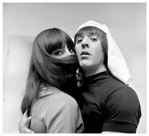 cher|小40岁！76岁顶流天后官宣与鲜肉恋情！网友吐槽：他还高攀了…