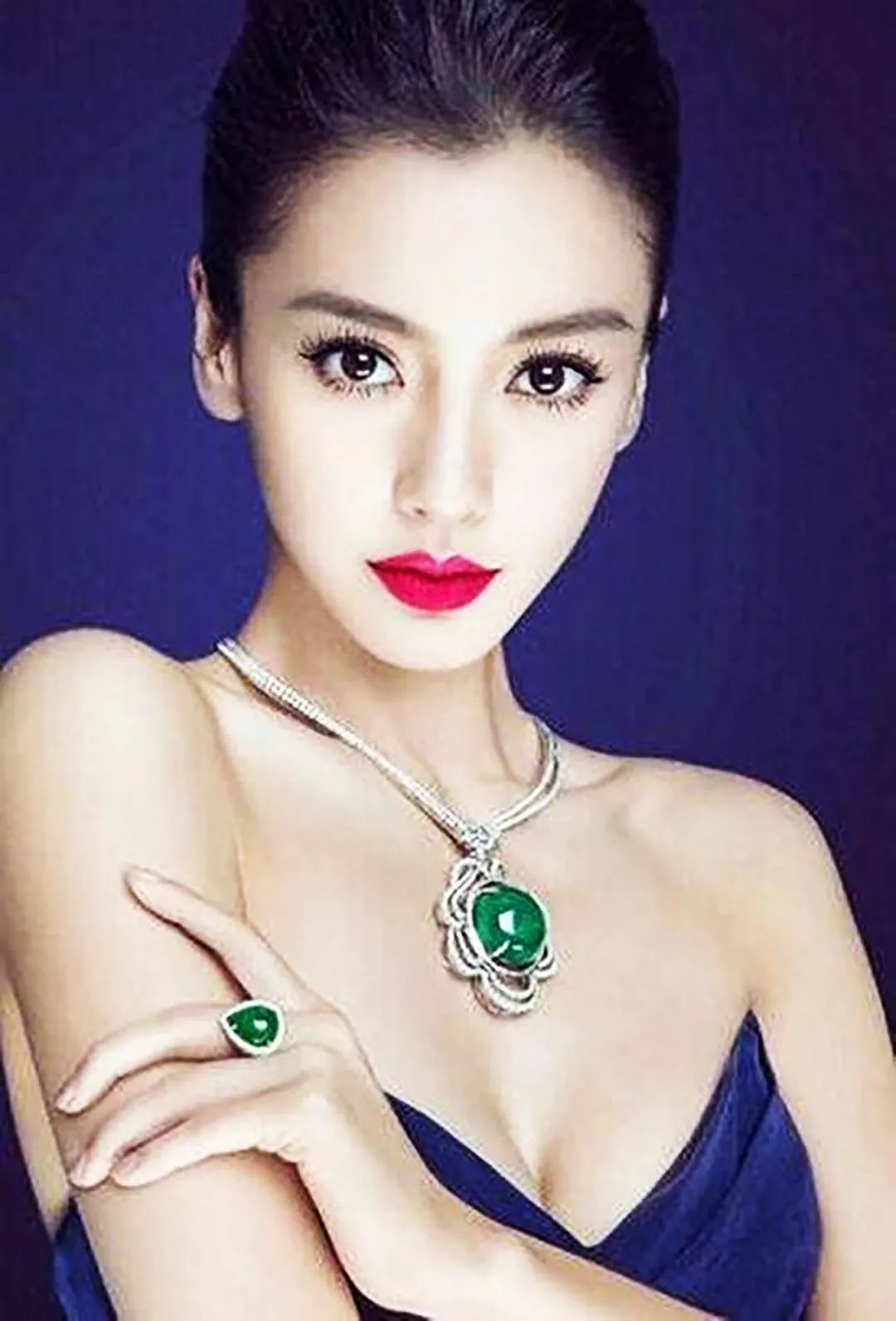 翡翠|杨颖到底多有钱？从戴的翡翠就可以看出来！