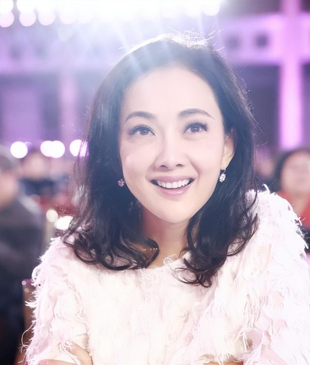 牛莉|50多岁的年纪18岁的身材！牛莉、闫妮、许晴等女星，做到了逆生长