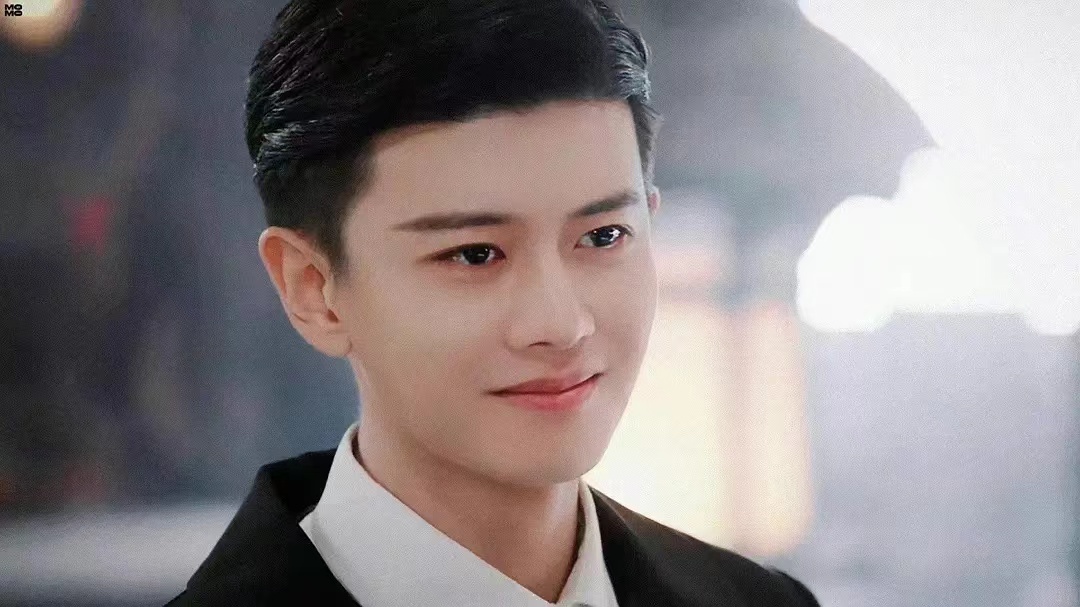 任嘉伦|任嘉伦：曾是国家二级运动员，爆红时结婚生子，今事业家庭双丰收