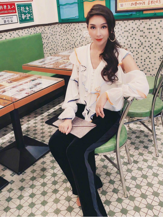 |13位混血女星现状,有人51岁仍美艳,有人刚过30岁就老了