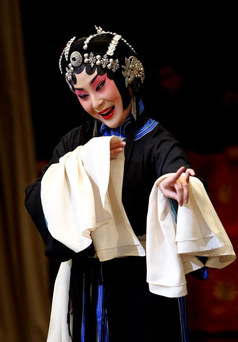 吕洋|程派旦角吕洋近照，她是梅花奖获得者，不但人长得美，唱腔更美