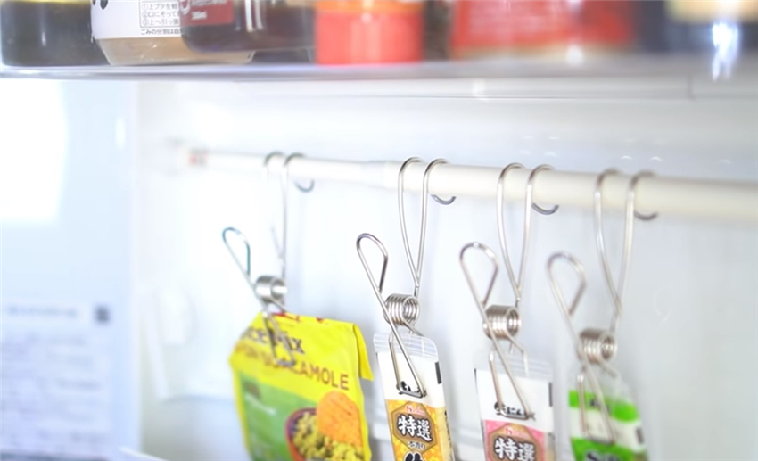 日本主妇用一根杆子,就能搞定厨房收纳?连缝隙角落也能充分利用
