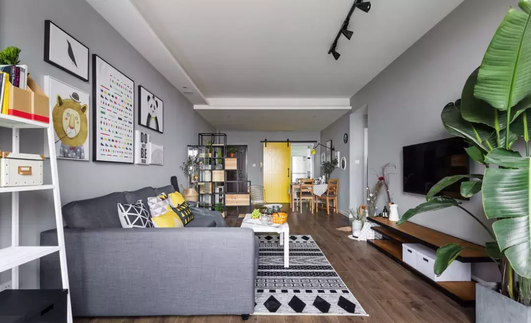 客厅沙发摆L型还是一字型?经设计师一改,家里上档次多了