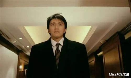 周星驰|周星驰《赌圣》模仿周润发出场,临时恶搞片段大火,导演始料未及