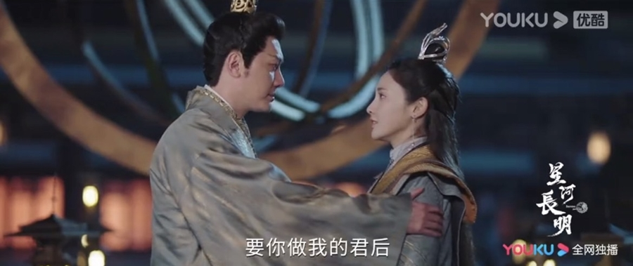 冯绍峰|【离婚夫妻新剧对决】赵丽颖美艳干练 冯绍峰被吐槽古装老男