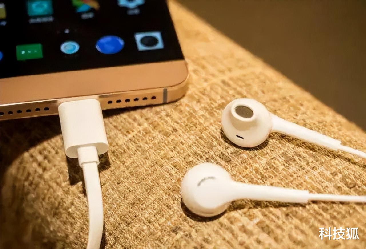 无线耳机|极为先进的 3.5mm 耳机口，为何消失？