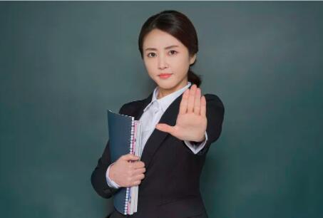 北漂夫妇八年间存了95万,取钱时发现余额为0,银行:倒欠150万